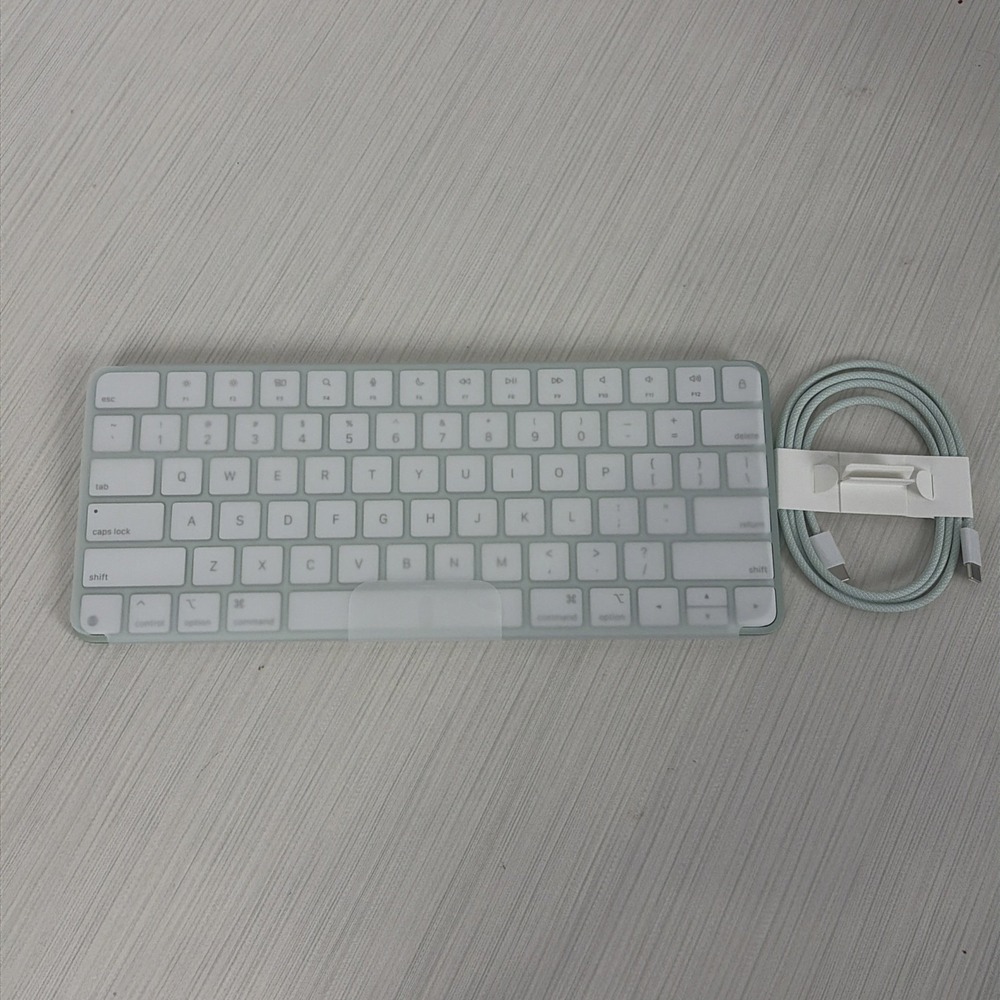 Apple Magic Keyboard A3203 Silver NEW!